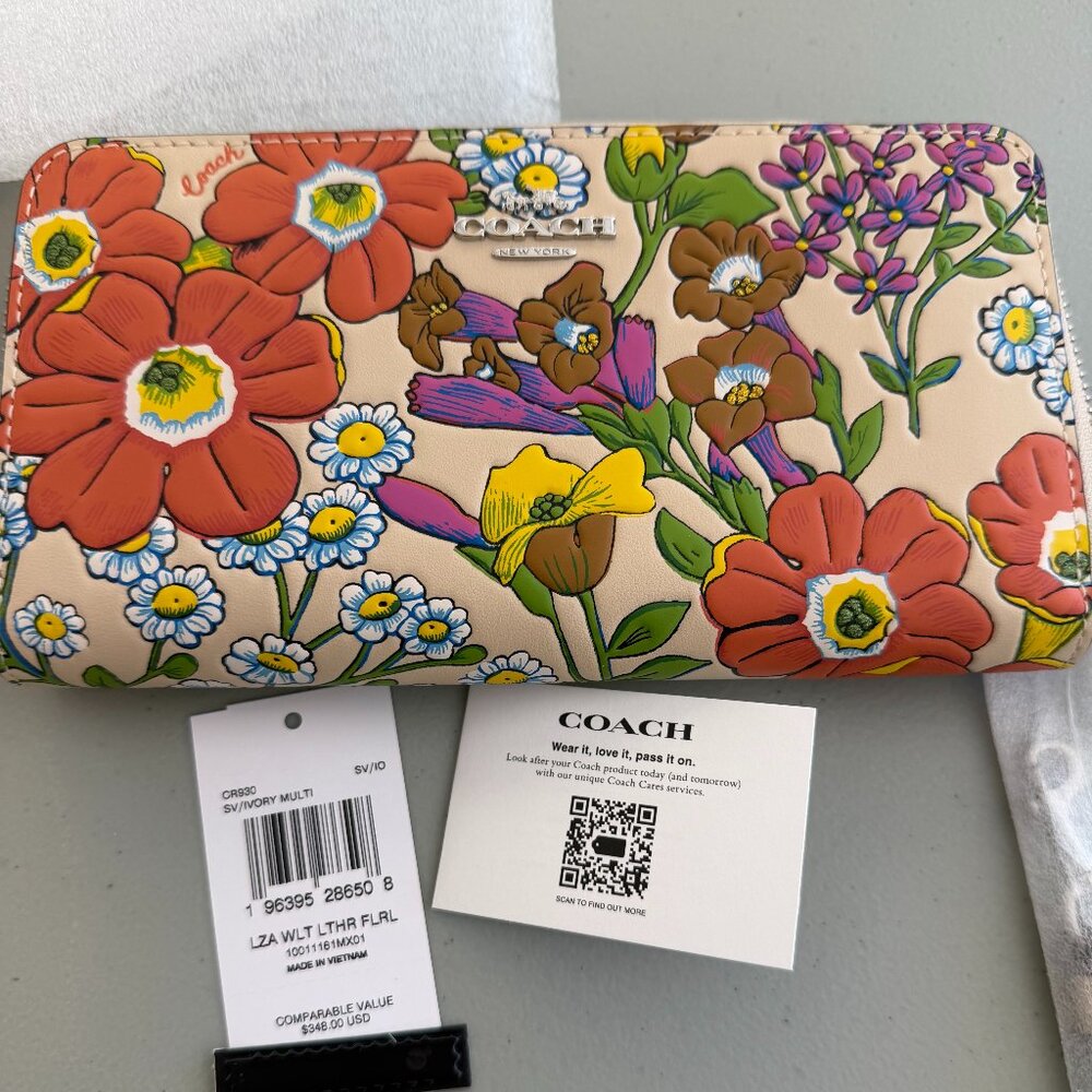 NWT Coach LZA Floral Embossed Leather Zip Wallet - Picture 2 of 13